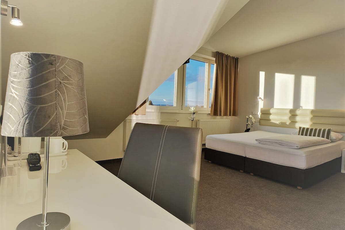 double room | living area | flat-screen tv