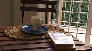 Single Room, Private Bathroom | In-room dining