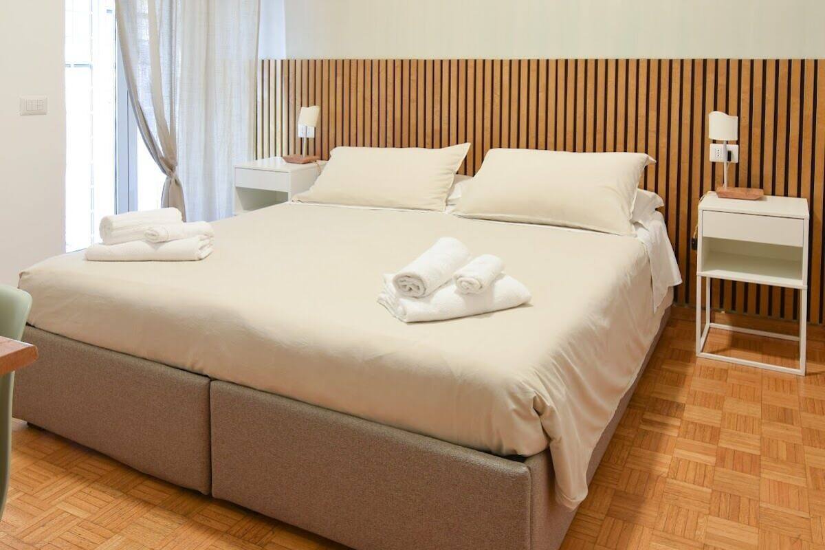 高級寝具、羽毛の掛け布団、デスク、WiFi (無料)