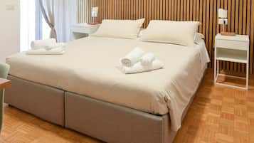 Ropa de cama de alta calidad, edredones de plumas, escritorio