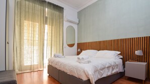 高档床上用品、羽绒被、办公桌、免费 WiFi