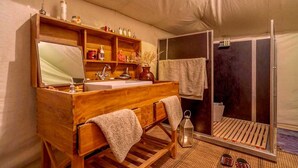 Deluxe Tent, Private Bathroom | Bathroom | Shower, towels - Le Sand Luxury Camp Chegaga (M'Hamid El Ghizlane)