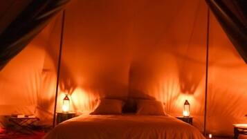Deluxe Tent, Private Bathroom | Free cribs/infant beds, bed sheets