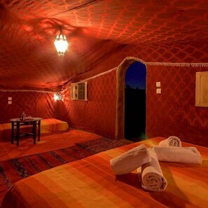 Standaard tent | Een kluis op de kamer, gratis babybedden, beddengoed