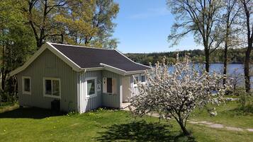 Family Cottage, 2 Double Beds, Lake View, Lakeside (Evika 4) | Front of property