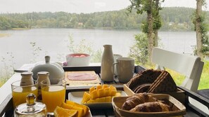 Petit déjeuner complet servi tous les jours en supplément