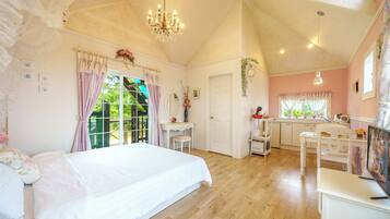 Sage | Premium bedding, individually decorated, free WiFi