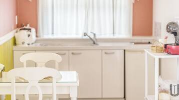 Fennel | Private kitchen | Fridge, microwave, coffee/tea maker, electric kettle