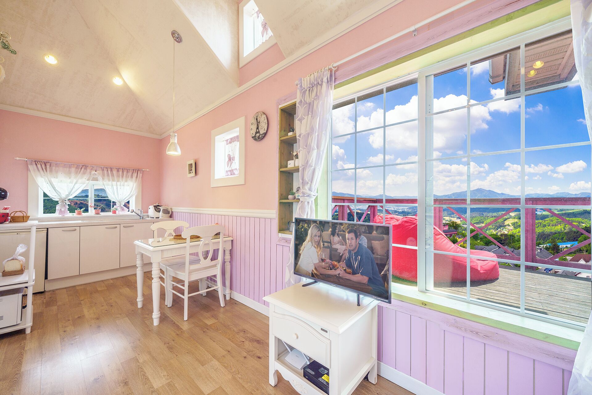 Sage | Premium bedding, individually decorated, free WiFi