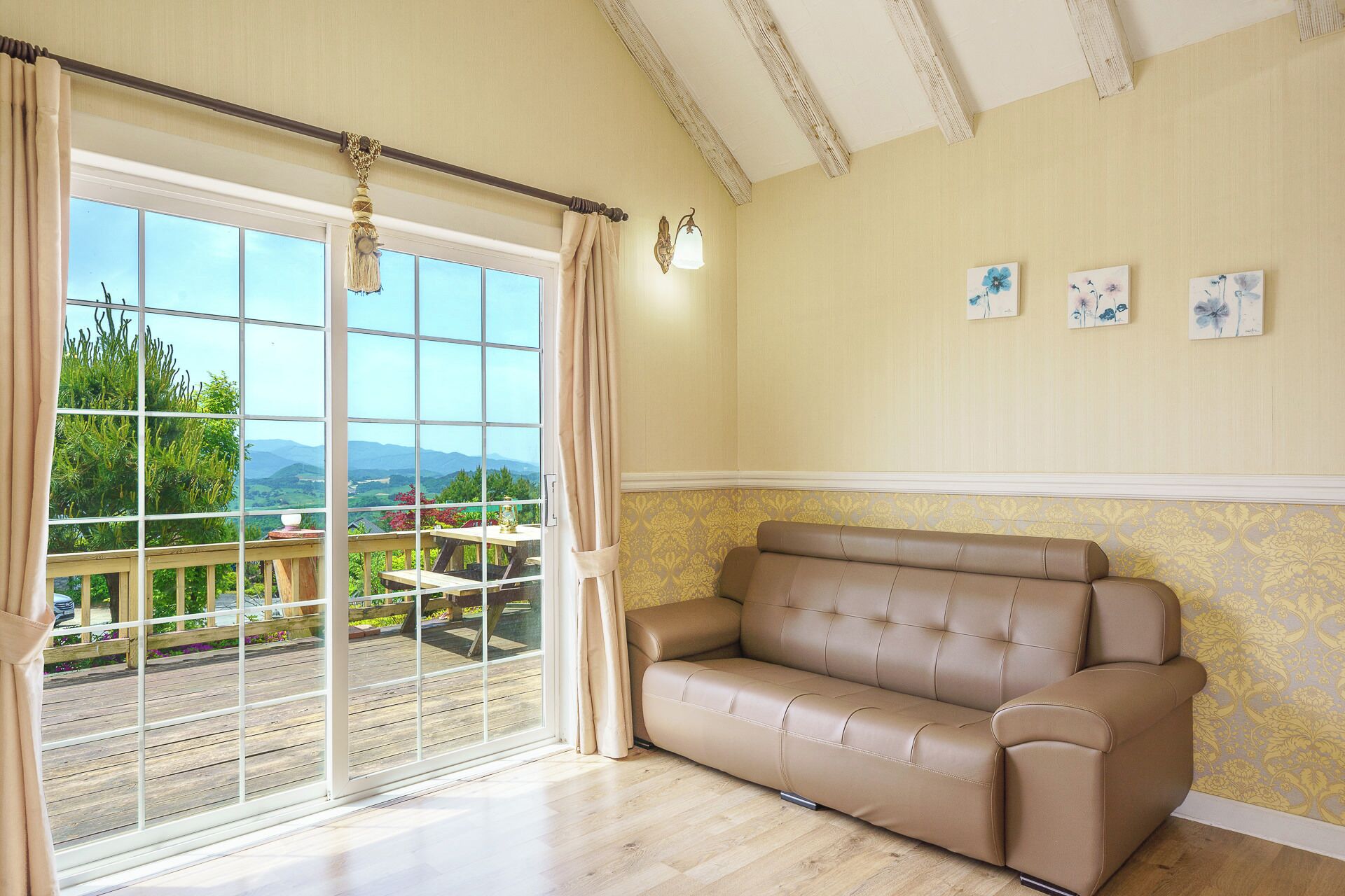 Herbrose | Premium bedding, individually decorated, free WiFi