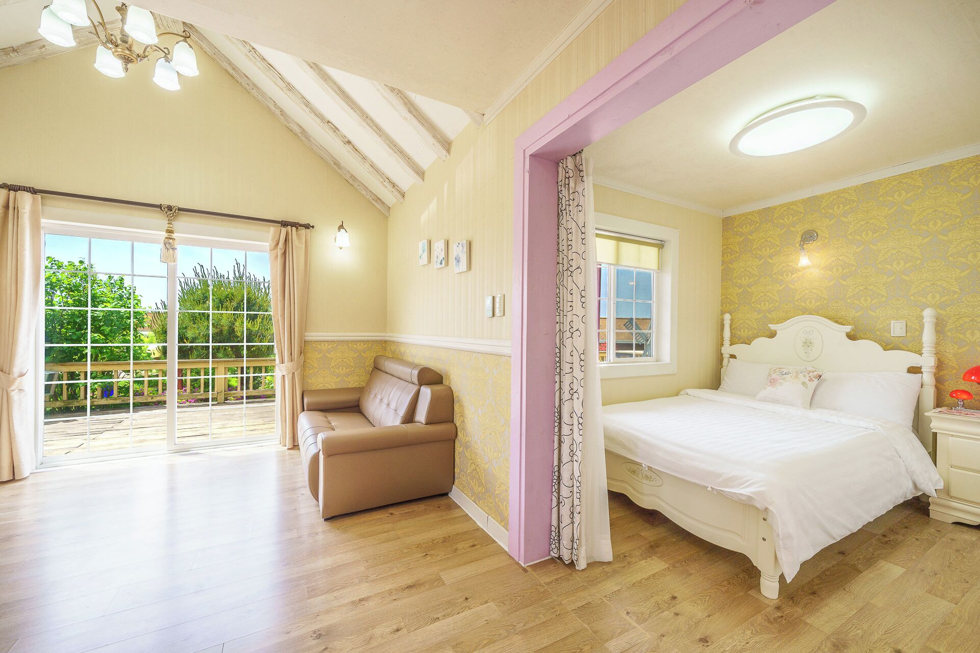 Herbrose | Premium bedding, individually decorated, free WiFi