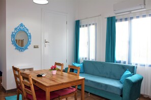 Chambre Triple Économique, 1 chambre, non-fumeur, vue partielle sur la mer