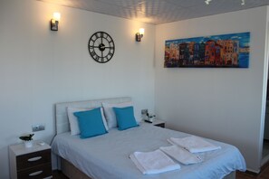 Chambre Triple Économique, 1 chambre, non-fumeur, vue partielle sur la mer