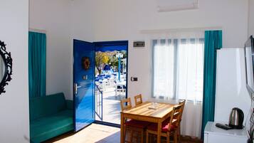 Economy Room, Patio, Garden View | Desk, laptop workspace, blackout drapes, soundproofing