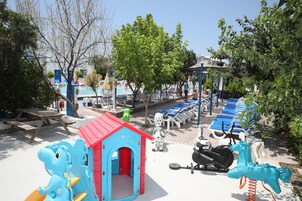 儿童活动区 - 室外