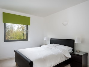 Apartment, 2 Bedrooms | 2 bedrooms, iron/ironing board, free WiFi - Luxury 2 Bed Apartment (Bedford)