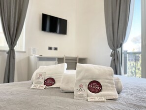 Individually decorated, desk, laptop workspace, free WiFi - Il Vecchio Fauno (Pompei)