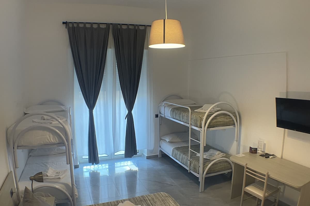 Comfort Room | Individually decorated, desk, laptop workspace, free WiFi