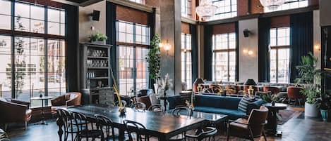 Breakfast and dinner served, American cuisine