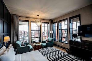 Egyptian cotton sheets, premium bedding, pillowtop beds, minibar - The Ramble Hotel (Denver)