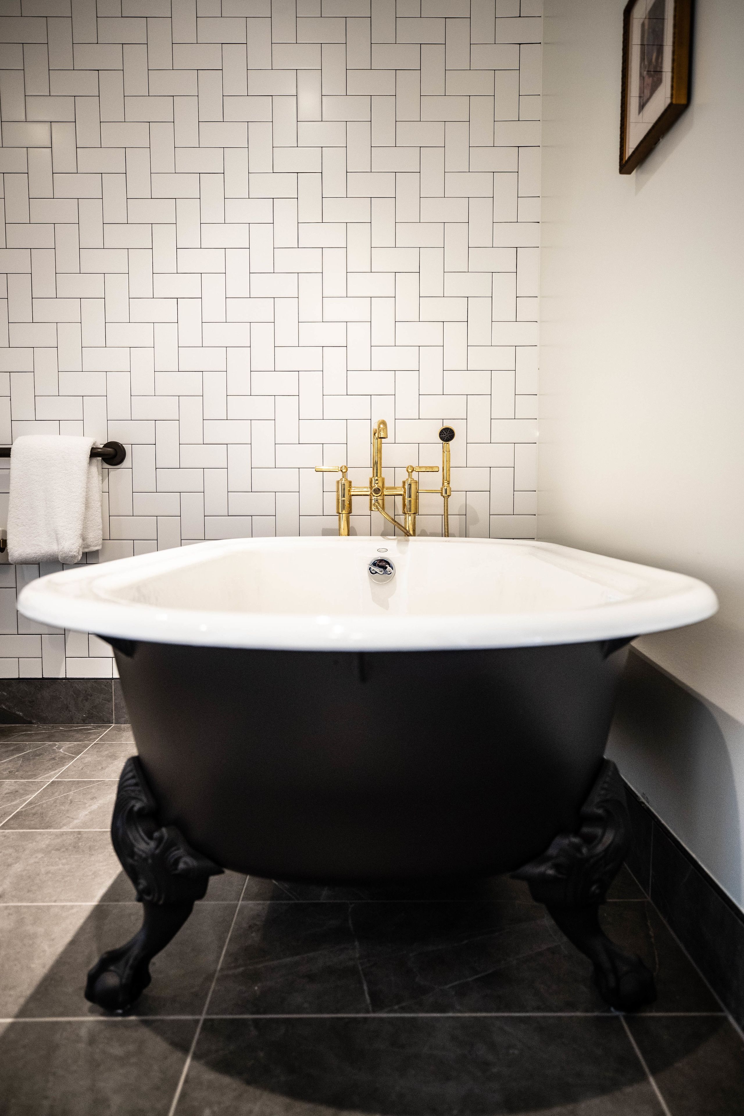 pied-a-terre - 1 king bed | bathroom | shower, rainfall showerhead, hair dryer, bathrobes