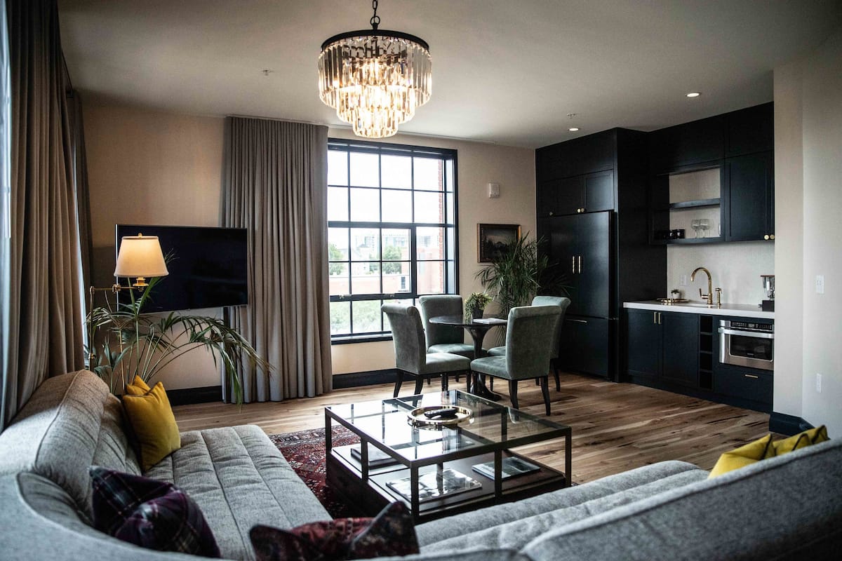 Egyptian cotton sheets, premium bedding, pillow-top beds, minibar