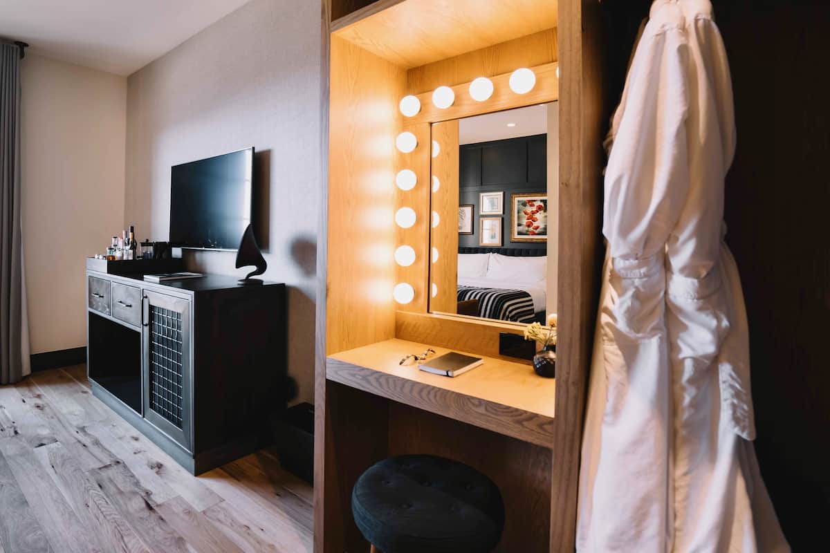 Egyptian cotton sheets, premium bedding, pillow-top beds, minibar