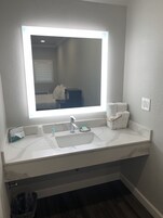 Ducha, artículos de tocador gratuitos, toallas
