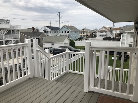 Apartamento superior, 2 habitaciones, balcón, vistas a la ciudad (A04) | Balcón. The Mallard Apartments