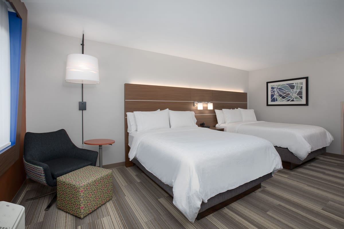 Premium bedding, in-room safe, desk, blackout drapes