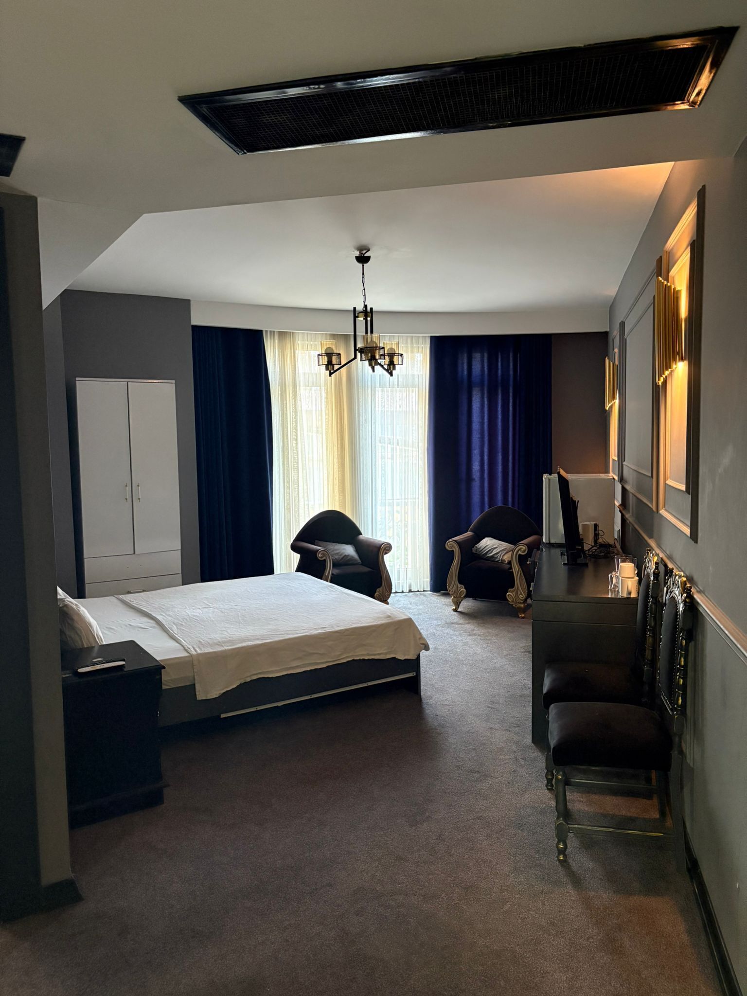 Deluxe Quadruple Room | In-room safe, desk, soundproofing, iron/ironing board