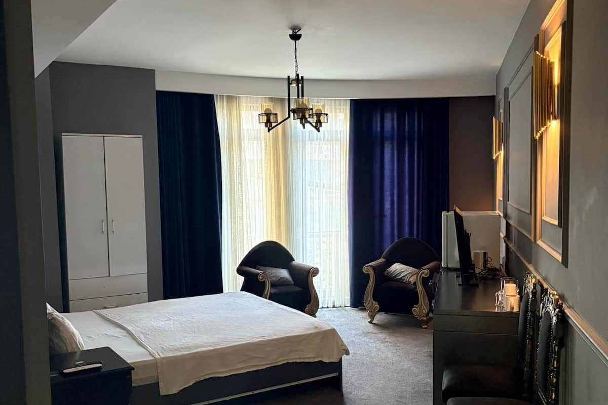 Deluxe Quadruple Room | In-room safe, desk, soundproofing, iron/ironing board