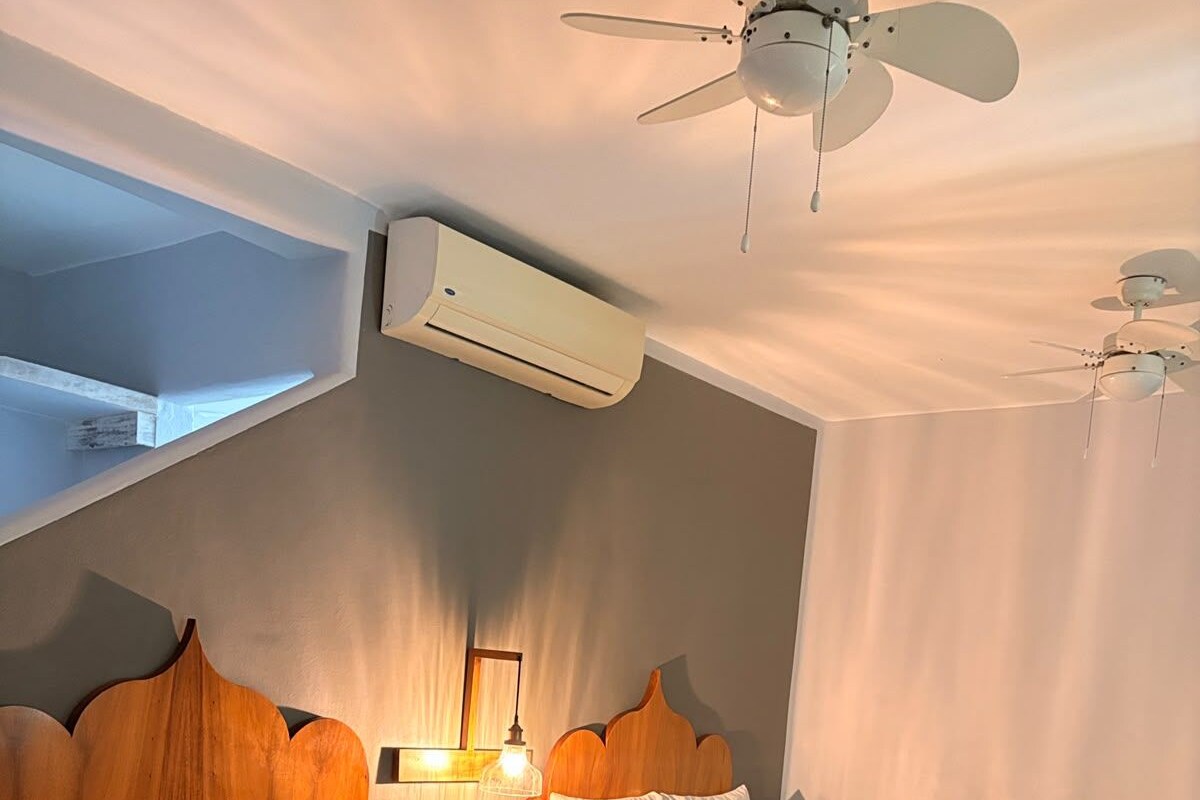 Caja de seguridad en la habitación y escritorio 