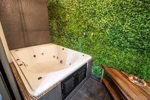 Outdoor spa tub - Hotel DC Boutique & SPA (Puerto Escondido)