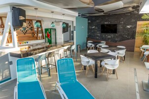 Bar à beira da piscina