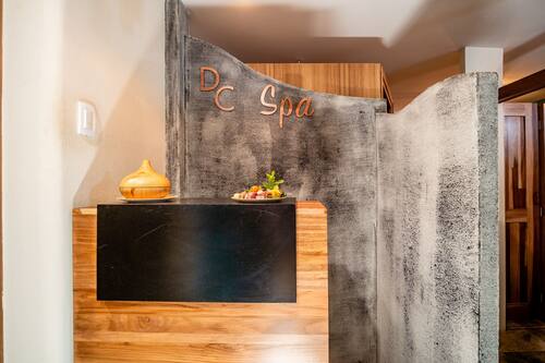 Sauna, hot tub, 1 treatment room