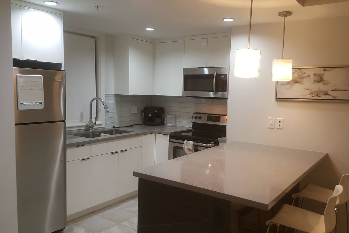 Coffee/tea maker, fridge, microwave, oven