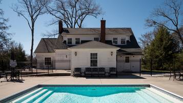 Kolam renang terbuka