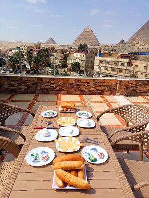 Terrace/patio - Happy days pyramids inn (Giza)