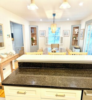 Dining - Beautiful 5 BR, 4.5 baths w/ modern conveniences (Oak Bluffs)