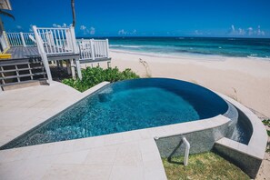 Outdoor pool - Bird of Paradise  Beachfront Cottages- Golden Chalice (Governor's Harbour)