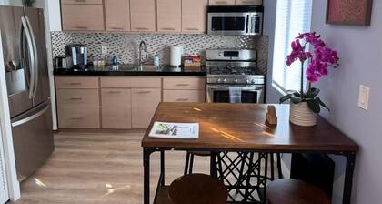 El jardín Zen cerca de todo, zoológico, parques, restaurantes, tiendas, vida nocturna y más.