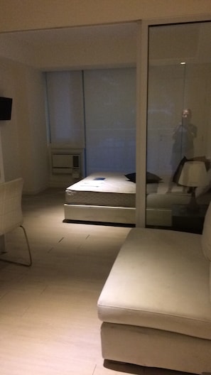 Habitación, 1 habitación (210 ) | 1 dormitorio, caja fuerte, escritorio y tabla de planchar con plancha