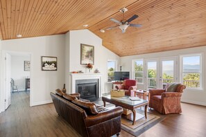 Smart TV, fireplace, Netflix, DVD player