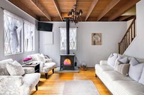 Televisión y chimenea 