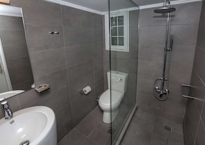 Appartement, 2 chambres | Salle de bain