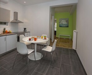 Apartment, 2 Bedrooms | Private kitchen