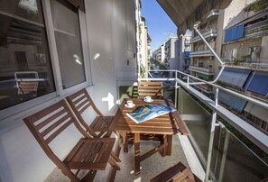 Balcony - Modern Apartment close to Acropolis Museum by GHH (Athens)