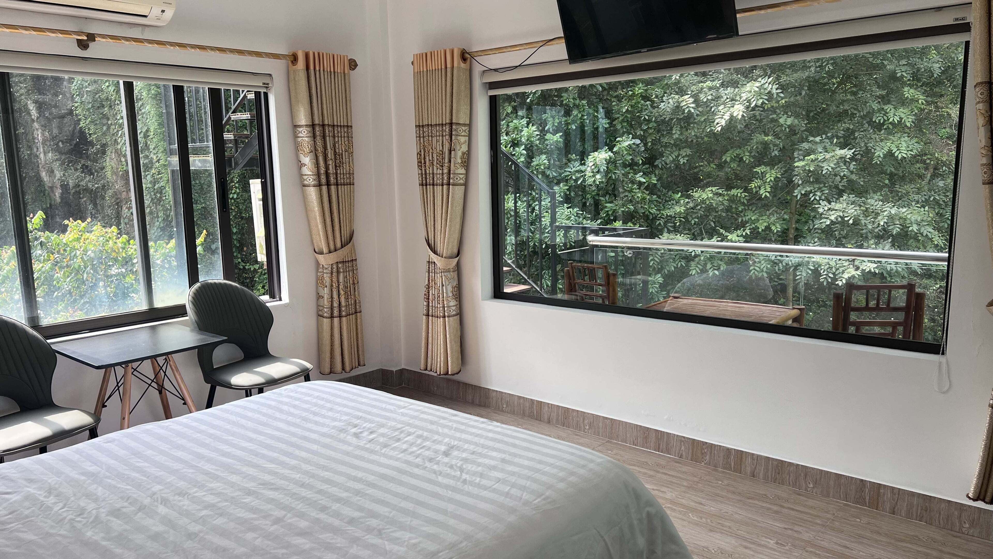 Chambre Supérieure, 1 grand lit, vue montagne, en angle