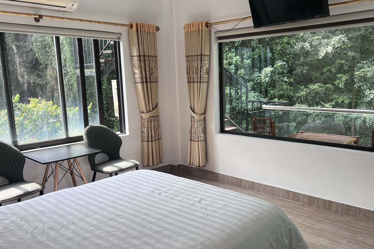 Chambre Supérieure, 1 grand lit, vue montagne, en angle